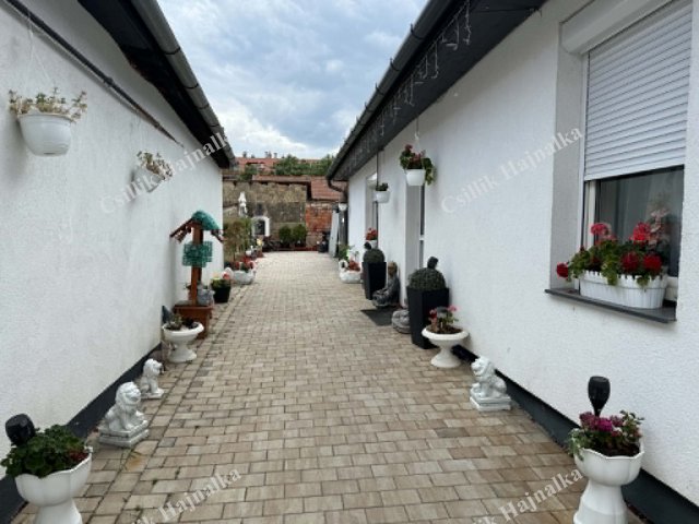 Eladó családi ház, Szolnokon 95 M Ft, 3 szobás