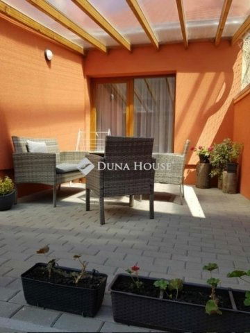 Eladó téglalakás, Pécsett 59.9 M Ft, 3 szobás