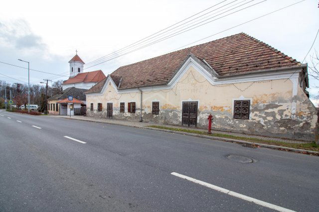 Eladó családi ház, Bakonyszombathelyen 34.99 M Ft, 7 szobás
