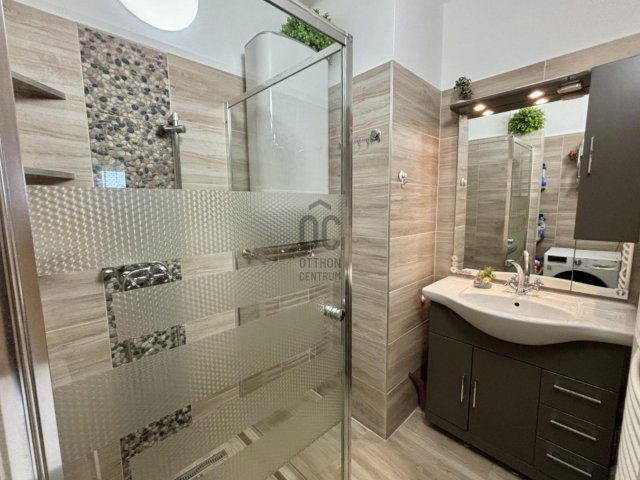 Eladó téglalakás, Szegeden 66.5 M Ft, 2 szobás