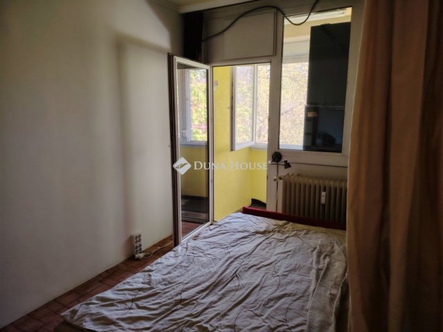 Eladó panellakás, Szegeden 58 M Ft, 4 szobás