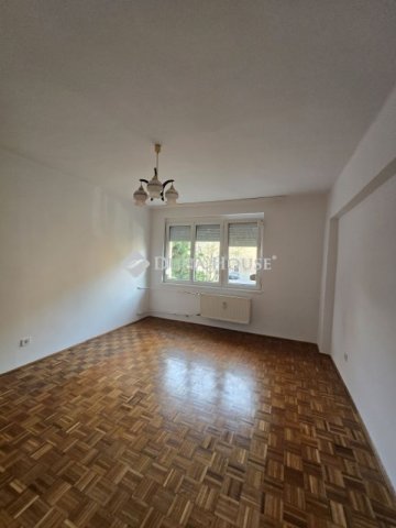 Eladó téglalakás, Várpalotán 44 M Ft, 2 szobás