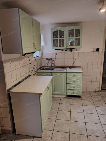 Eladó családi ház, Tatabányán 29.5 M Ft, 1 szobás