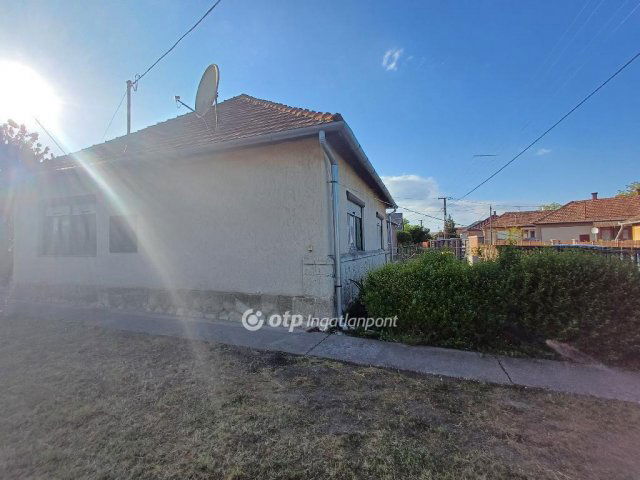 Eladó családi ház, Tiszalökön 14.9 M Ft, 2 szobás