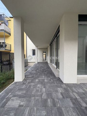 Eladó téglalakás, Pápán, Korona utcában 95 M Ft, 4 szobás