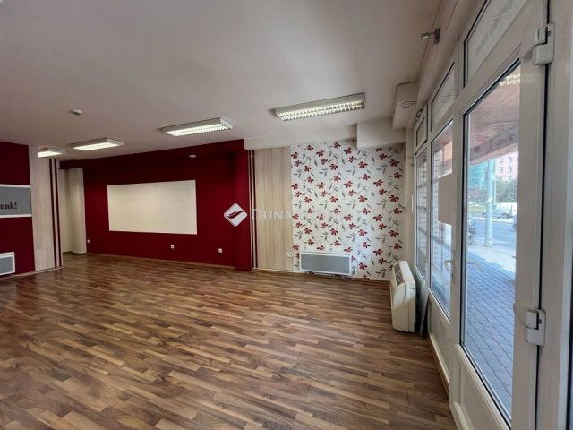 Eladó üzlethelyiség, Budapesten, III. kerületben 73.5 M Ft