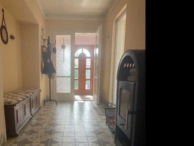 Eladó családi ház, Szirmabesenyőn 58 M Ft, 5 szobás