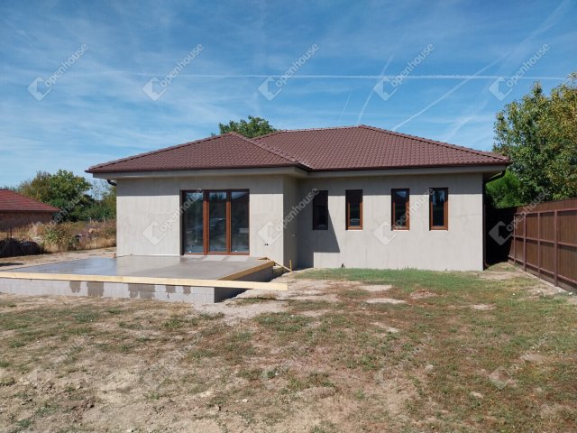 Eladó ikerház, Tácon 82.8 M Ft, 3 szobás / költözzbe.hu