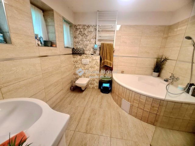 Eladó családi ház, Szőkén 59.99 M Ft, 3+1 szobás