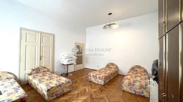 Eladó téglalakás, Szombathelyen 69 M Ft, 4 szobás