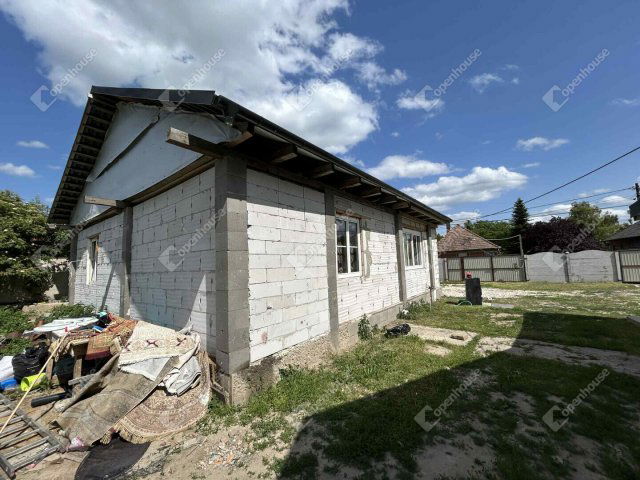 Eladó családi ház, Pilisen 31.9 M Ft, 2 szobás
