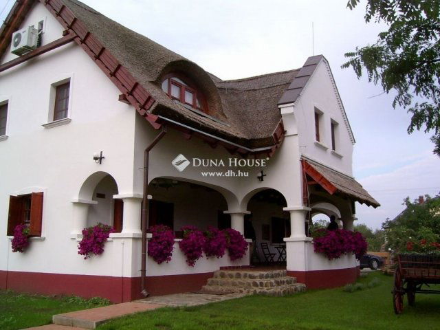 Eladó hotel, Tiszafüreden 359 M Ft, 13 szobás