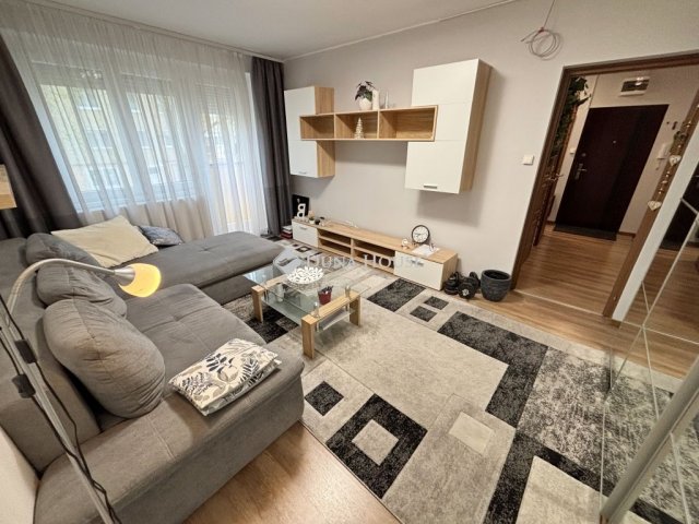 Eladó panellakás, Szombathelyen 48 M Ft, 2 szobás