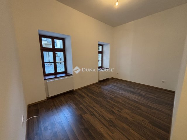 Eladó téglalakás, Sopronban 51.9 M Ft, 1 szobás