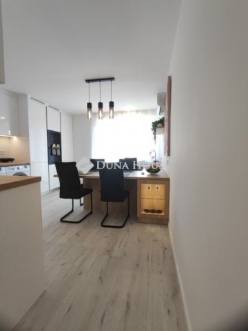 Kiadó téglalakás, albérlet, Pécsett 290 E Ft / hó, 3 szobás