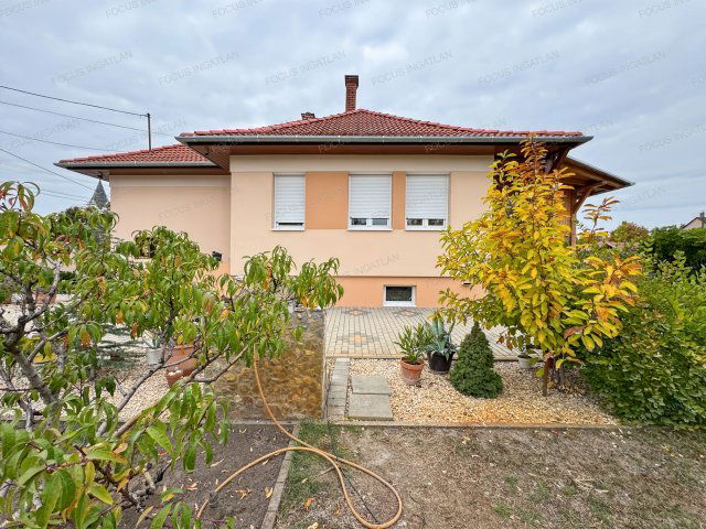 Eladó családi ház, Kecskeméten 94.9 M Ft, 4 szobás