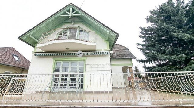 Eladó családi ház, Dunakeszin 199.5 M Ft, 7 szobás