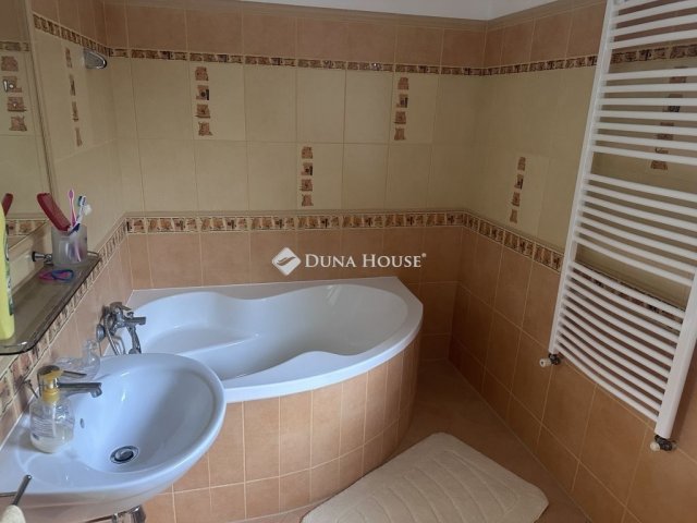 Eladó ikerház, Nyíregyházán 89 M Ft, 4 szobás