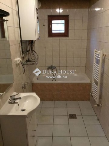 Eladó hotel, Budapesten, IV. kerületben 500 M Ft, 26 szobás