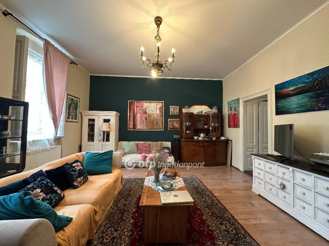 Eladó téglalakás, Szentesen 84 M Ft, 2+2 szobás