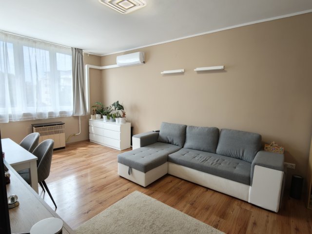 Eladó téglalakás, Százhalombattán, Radnóti Miklós utcában