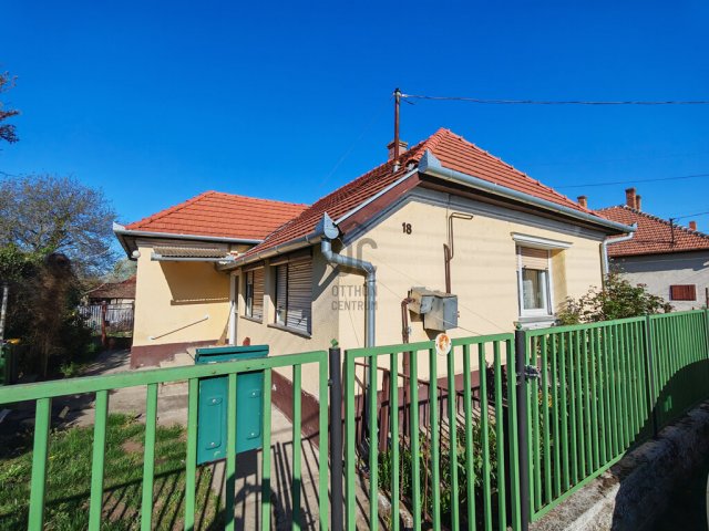 Eladó családi ház, Abonyban 29.9 M Ft, 2 szobás