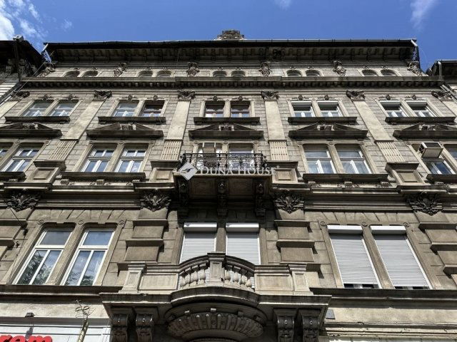 Eladó téglalakás, Budapesten, VI. kerületben 82.8 M Ft, 2 szobás