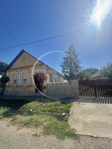Eladó családi ház, Garén 29.9 M Ft, 2 szobás