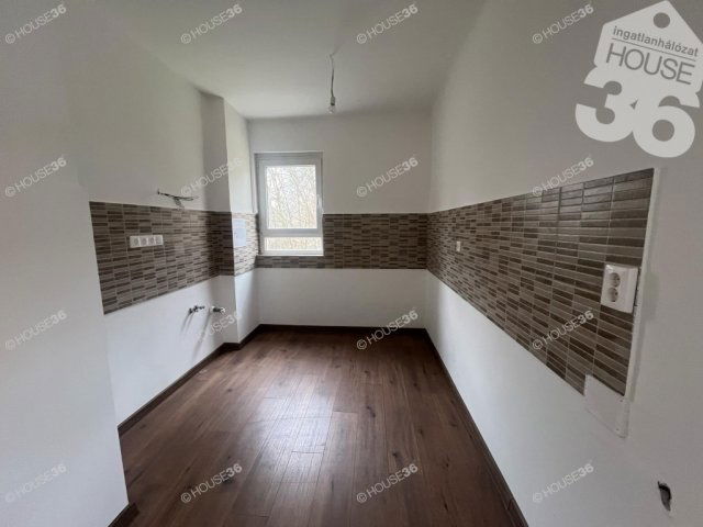 Eladó téglalakás, Izsákon 17.9 M Ft, 3 szobás