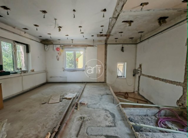 Eladó családi ház, Szegeden 99 M Ft, 5 szobás