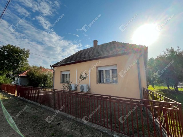 Eladó családi ház, Táskán 29.9 M Ft, 2+1 szobás
