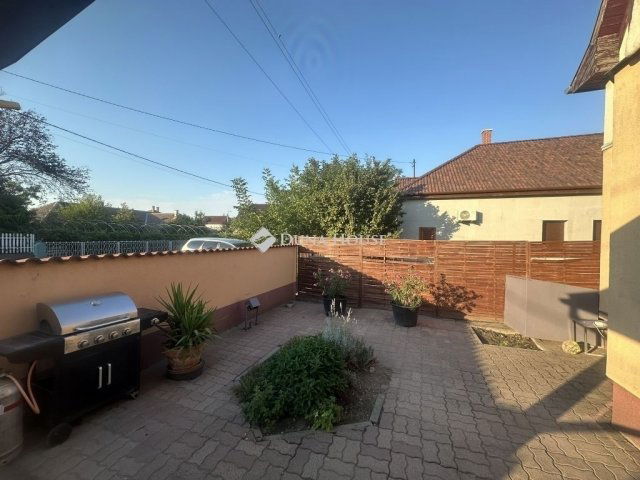 Eladó családi ház, Bugyin 82 M Ft, 5 szobás