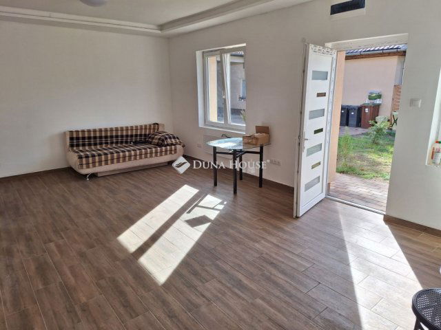 Eladó téglalakás, Pomázon 34.9 M Ft, 1 szobás