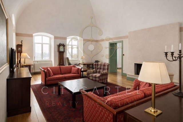 Eladó családi ház, Legénden 733.9 M Ft, 9 szobás