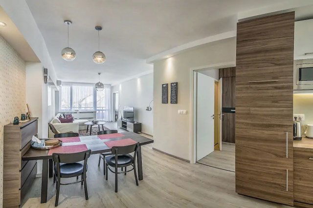 Kiadó téglalakás, albérlet, VI. kerületben, Liszt Ferenc téren