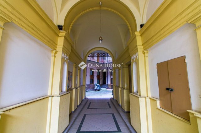 Eladó téglalakás, Budapesten, VIII. kerületben 69 M Ft, 4 szobás