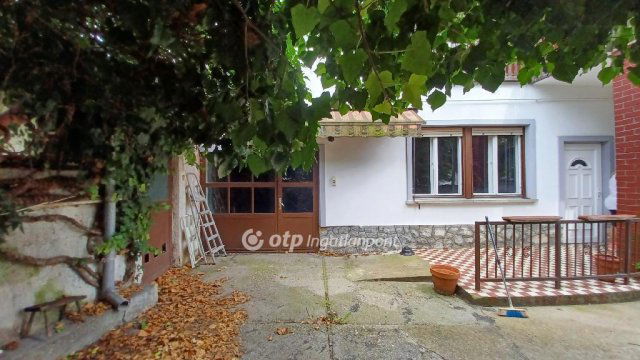 Eladó családi ház, Egerben 84.9 M Ft, 6 szobás