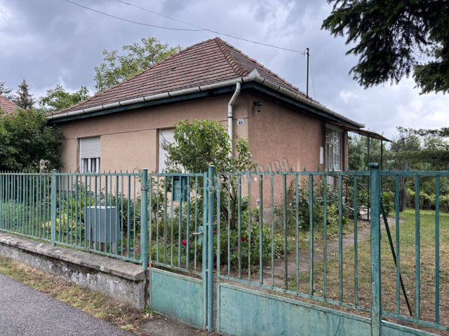 Eladó családi ház, Diósjenőn 49.5 M Ft, 3 szobás