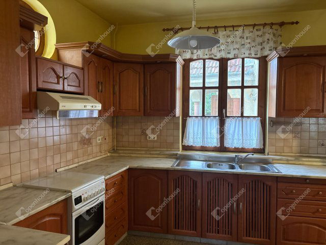 Eladó családi ház, Győrött 189 M Ft, 6 szobás