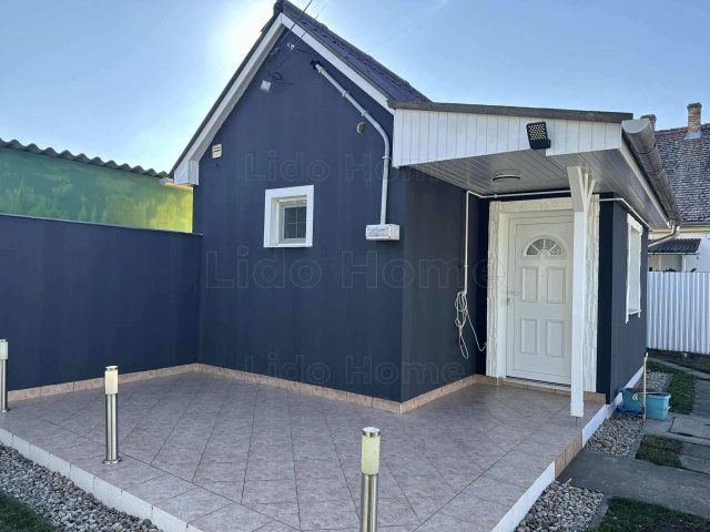 Eladó nyaraló, Siófokon 63 M Ft, 4 szobás / költözzbe.hu