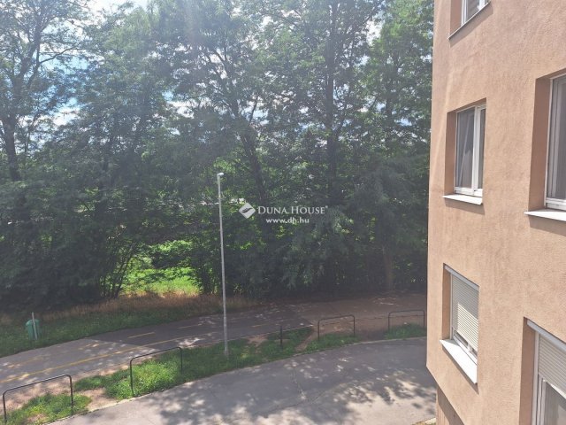 Eladó panellakás, Szombathelyen 39.9 M Ft, 2 szobás