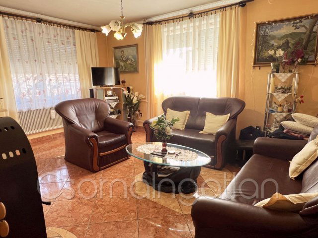 Eladó családi ház, Kapuváron 76 M Ft, 5 szobás