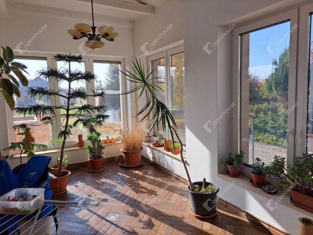 Eladó családi ház, Győrött 178.8 M Ft, 5 szobás