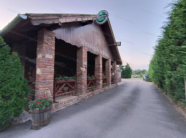 Eladó üzlethelyiség, Törökszentmiklóson 75 M Ft, 1 szobás