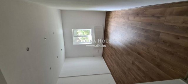 Kiadó téglalakás, albérlet, Pécsett 120 E Ft / hó, 1 szobás