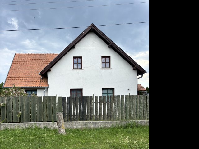 Eladó családi ház, Undon 57.4 M Ft, 2 szobás