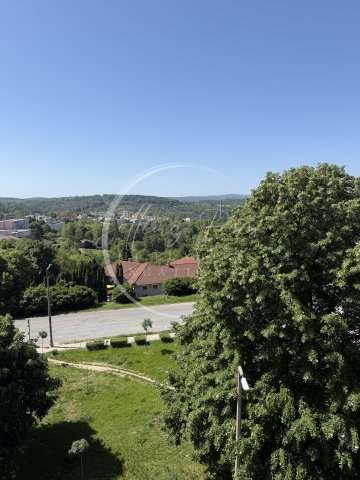 Eladó panellakás, Komlón 26 M Ft, 1+1 szobás