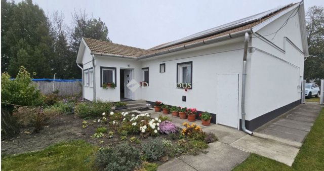 Eladó családi ház, Szatymazon, Petőfi Sándor utcában 75 M Ft