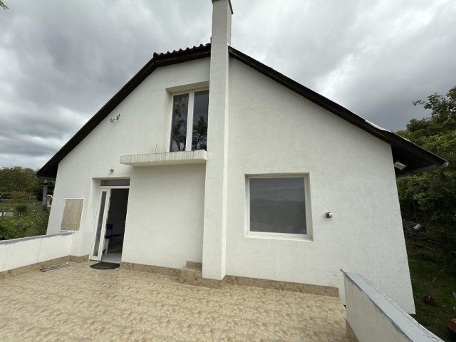 Eladó családi ház, Szentendrén 134.9 M Ft, 4 szobás