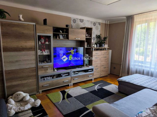 Eladó téglalakás, Komlón 16.9 M Ft, 2 szobás